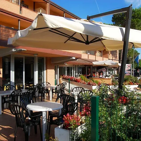 Riva Dei Cavalleggeri 毕博纳的码头