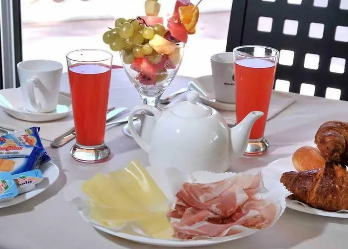 Riva Dei Cavalleggeri Hotel Marina Di Bibbona